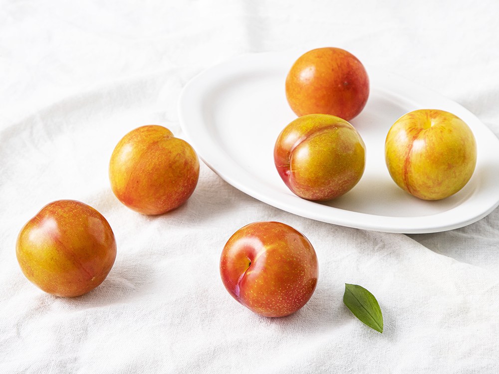 Saebyeokgyeong Sheets Jaka Tasty Hauseu Plum , 300 g(4~6 Pack ), 1 Pack (새벽경매 작아도 맛있는 하우스 자두, 300g(4~6입), 1팩)