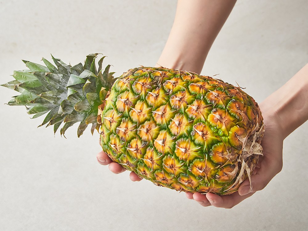 Sin Set Gyepudeu Direokseu Pineapple Teuk , 1.6 kg Naeoe , 1 Pack (신세계푸드 디럭스 파인애플 특, 1.6kg 내외, 1개)