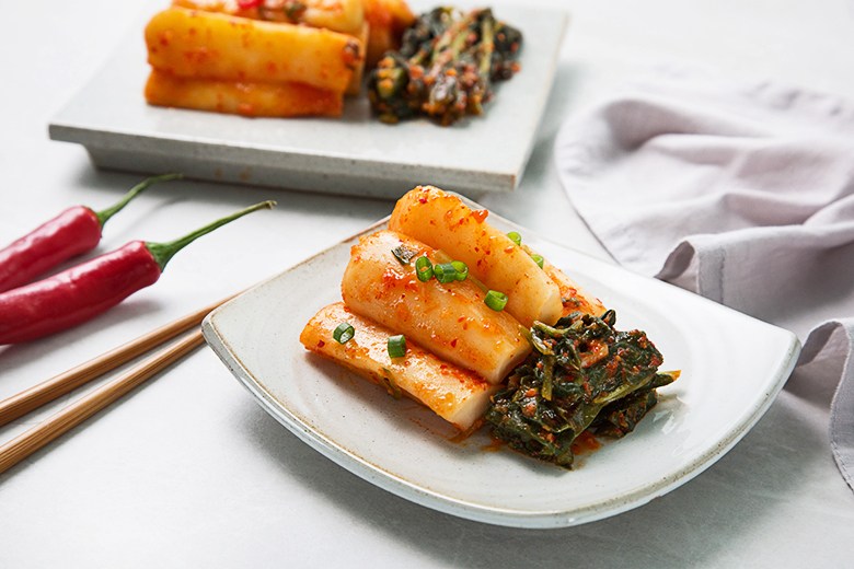 Pulmuone Toktok Chonggak Kimchi (풀무원 톡톡 총각김치)