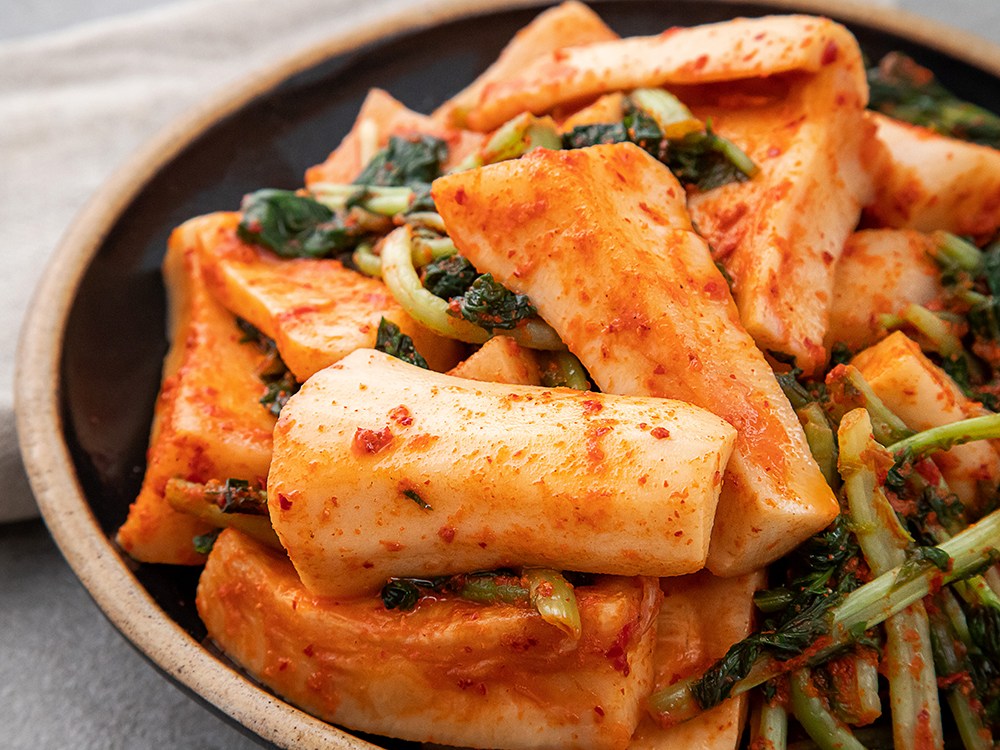 Nongsikpum Chonggak Kimchi (농가식품 총각김치)