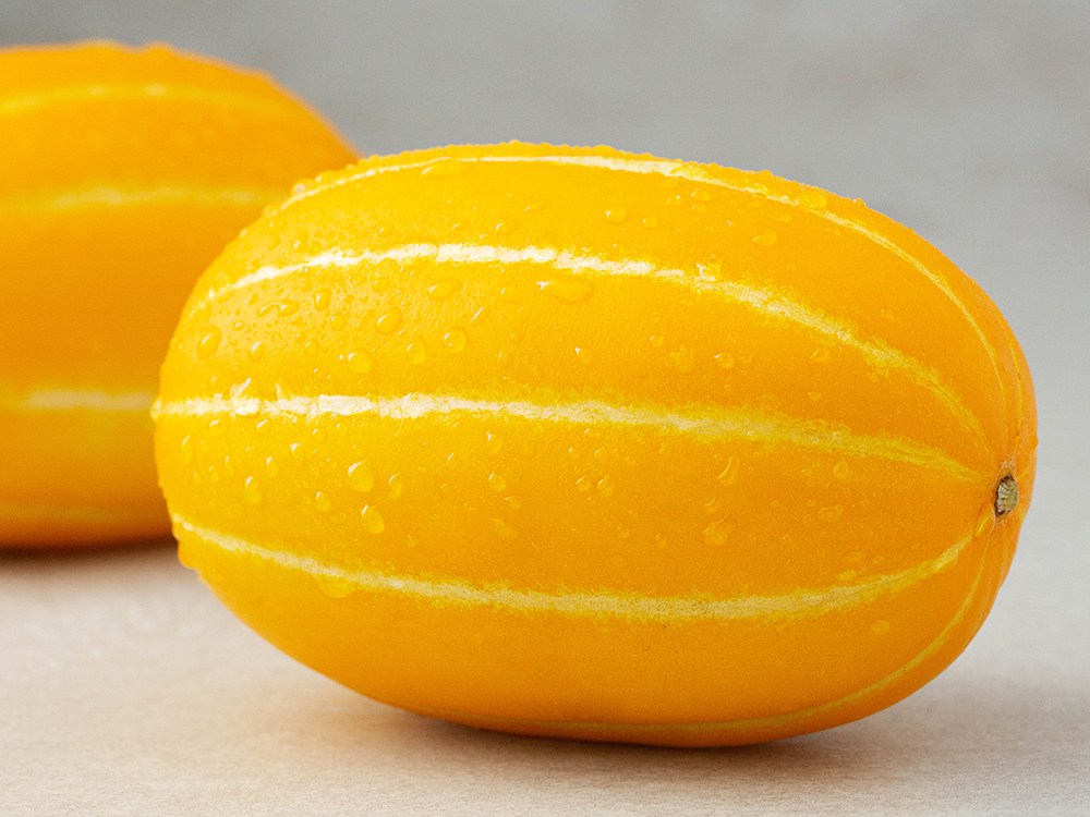 Saebyeokgyeong Sheets Crunchy Dalkom Korean Melon , 600 g(2 Pack ), 1 Pack (새벽경매 아삭달콤 참외, 600g(2입), 1개)