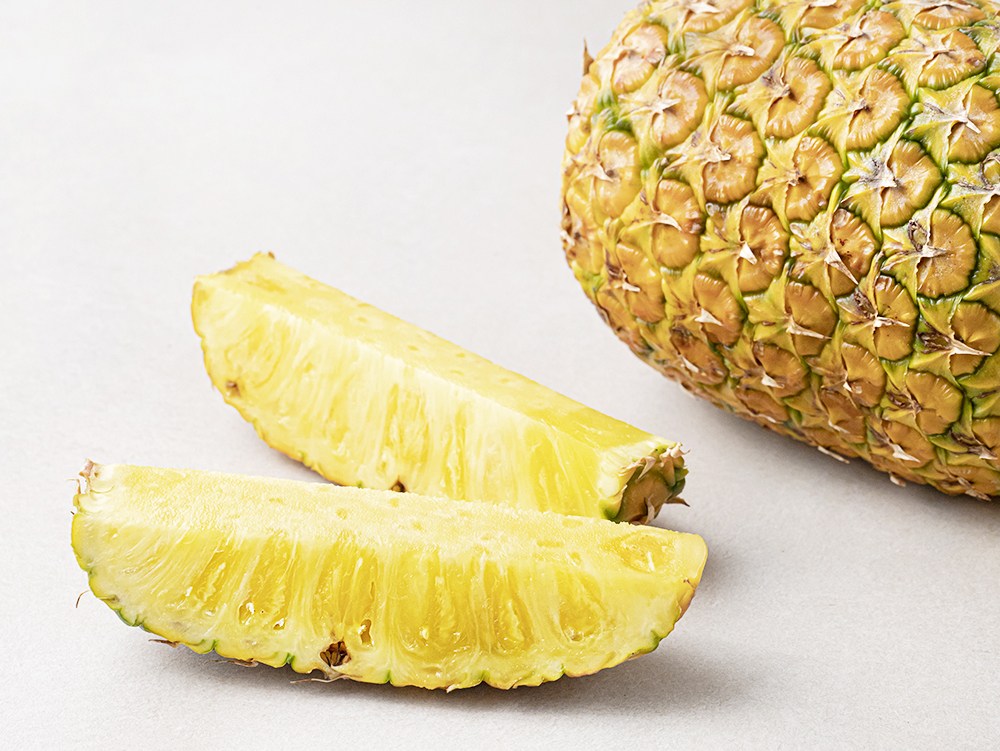 Sin Set Gyepudeu Keuraunreseu Direokseu Pineapple Teukdae 2 Whole , 1 Pack , 3 kg (신세계푸드 크라운레스 디럭스 파인애플 특대 2통, 1개, 3kg)