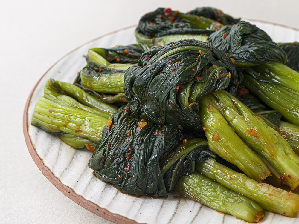 Jongga Alssahago Toksso Mustard Greens Kimchi (종가 알싸하고 톡쏘는 갓김치)