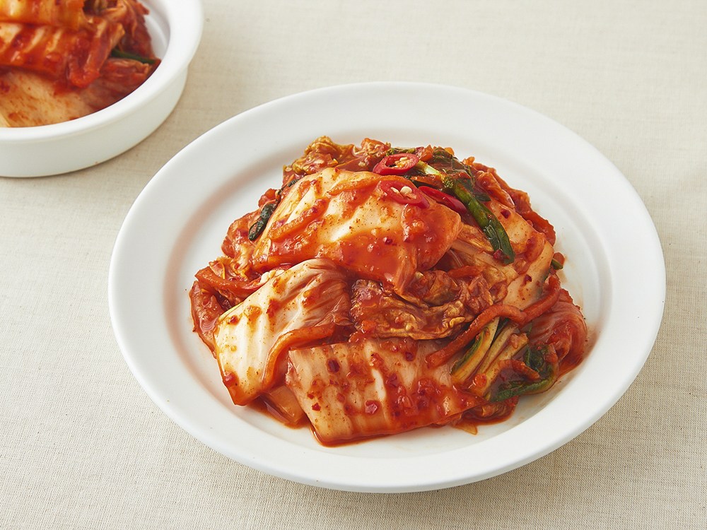 Mosan Kimchi Gatdamgeun Spicy Silbi Sseoleun Pear Chu Kimchi , 1 Pack , 1.2 kg (모산김치 갓담근 매운 실비 썰은 배추김치, 1개, 1.2kg)