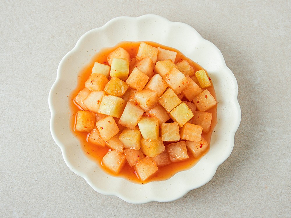Jongga Kids Pack Kkakdugi , 300 g, 1 Pack (종가집 어린이 한입 깍두기, 300g, 1개)