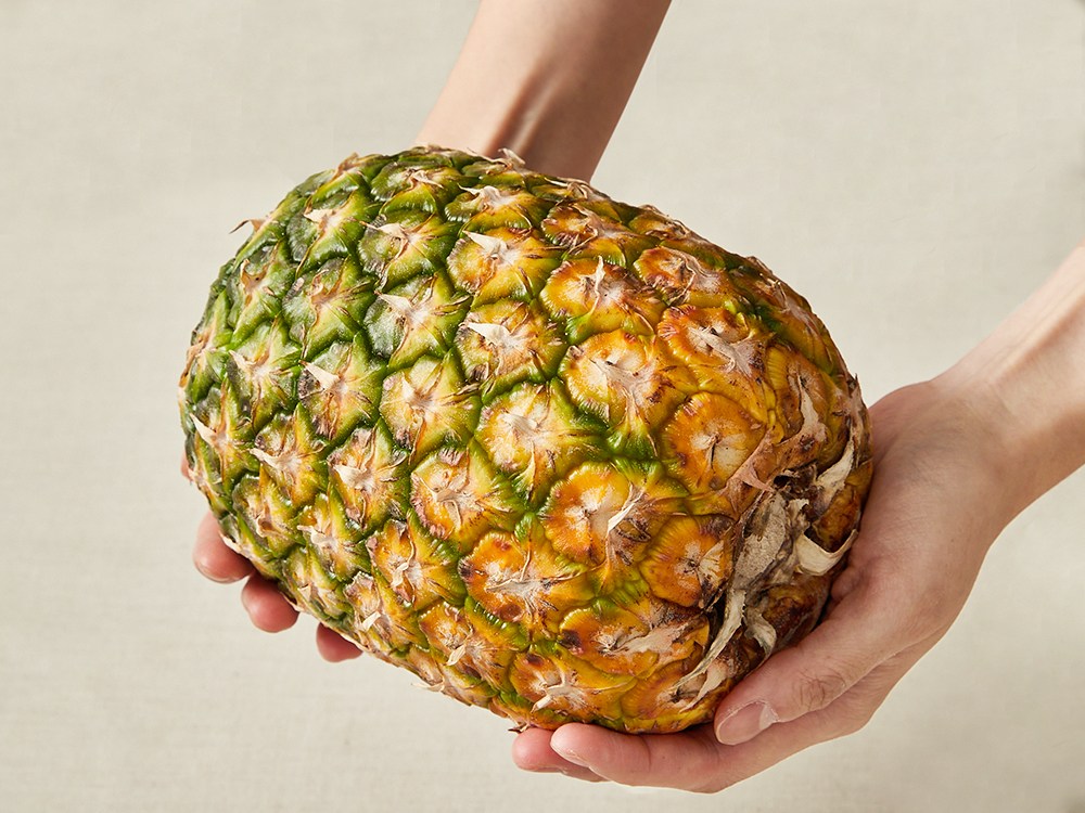 Sin Set Gyepudeu Keuraunriseu Direokseu Pineapple , 1 Pack , 1.6 kg (신세계푸드 크라운리스 디럭스 파인애플, 1개, 1.6kg)