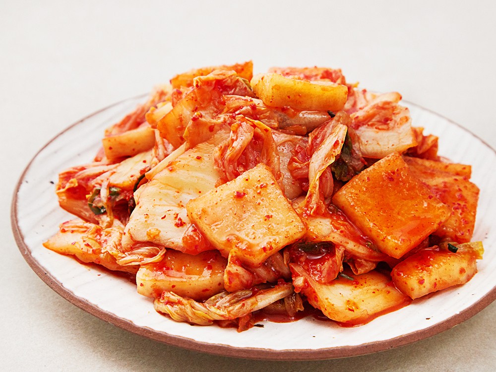 Pulmuone Toktok Sseoleodameun Mu & Pear Chu Kimchi , 900 g, 1 Pack (풀무원 톡톡 썰어담은 무 & 배추김치, 900g, 1개)