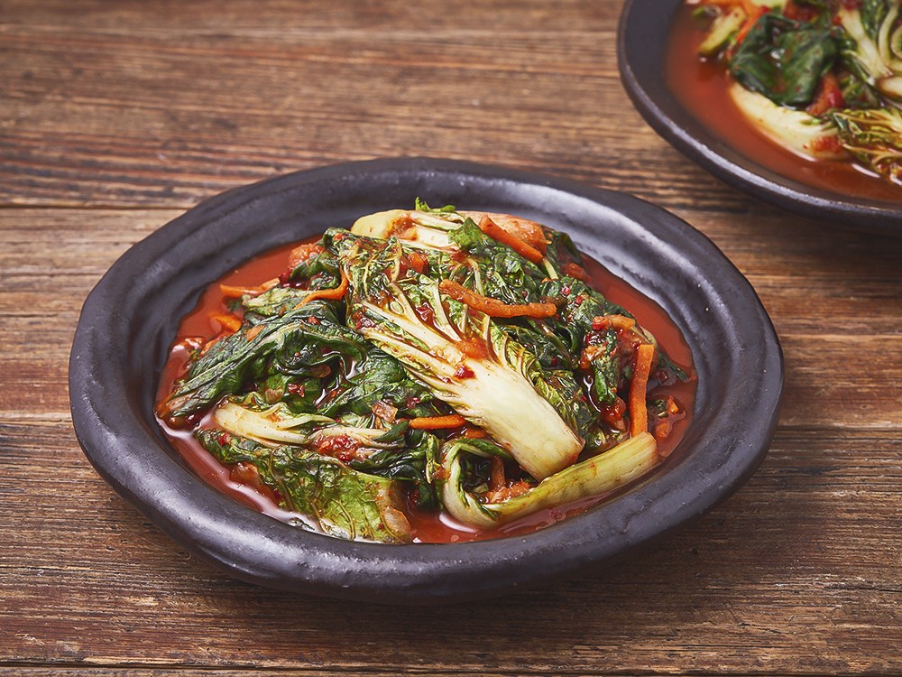 Mosan Kimchi Gatdamgeun Siwon Bori Eolgal Kimchi , 1.5 kg, 1 Pack (모산김치 갓담근 시원한 보리 얼갈이 김치, 1.5kg, 1개)
