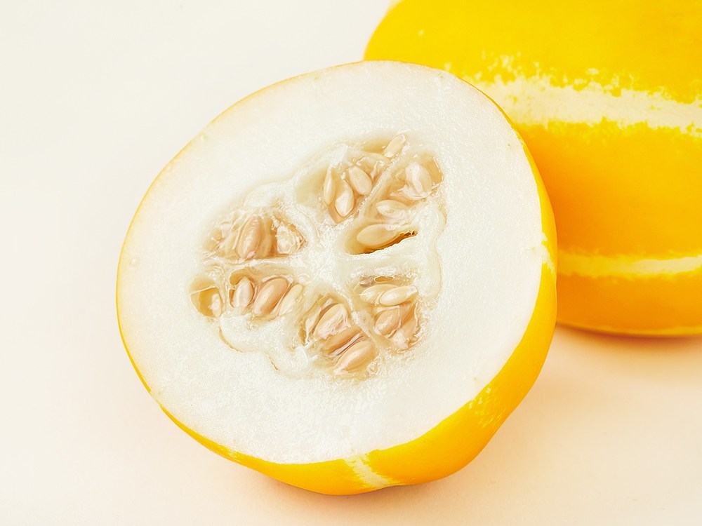 Sweetness Seonbyeol Seongjuyongam Mini Korean Melon , 2 kg(8~12 Pack ), 1 Bag (당도선별 성주용암 미니참외, 2kg(8~12입), 1봉)