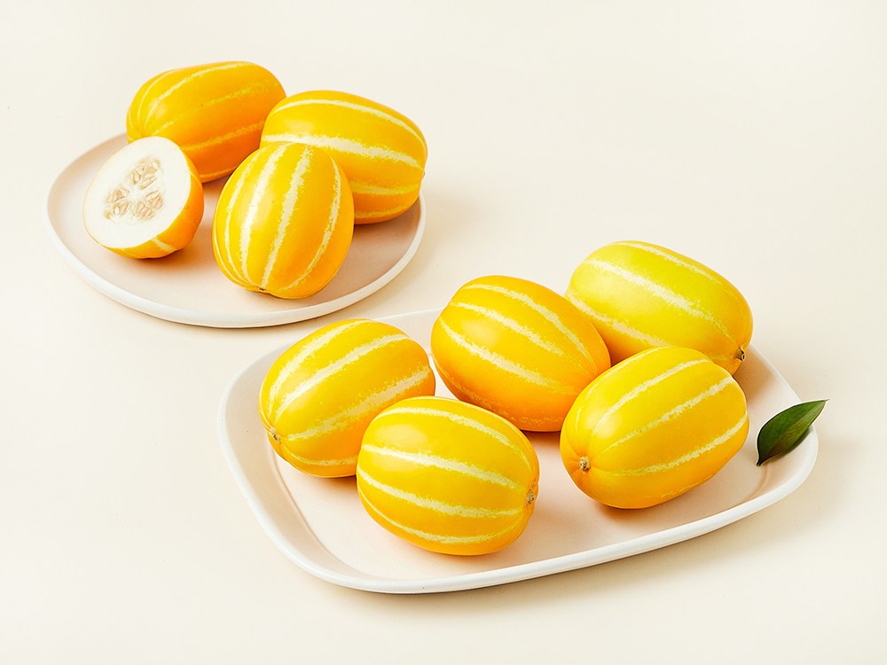 Sweetness Seonbyeol Seongjuyongam Mini Korean Melon , 2 kg(8~12 Pack ), 1 Bag (당도선별 성주용암 미니참외, 2kg(8~12입), 1봉)