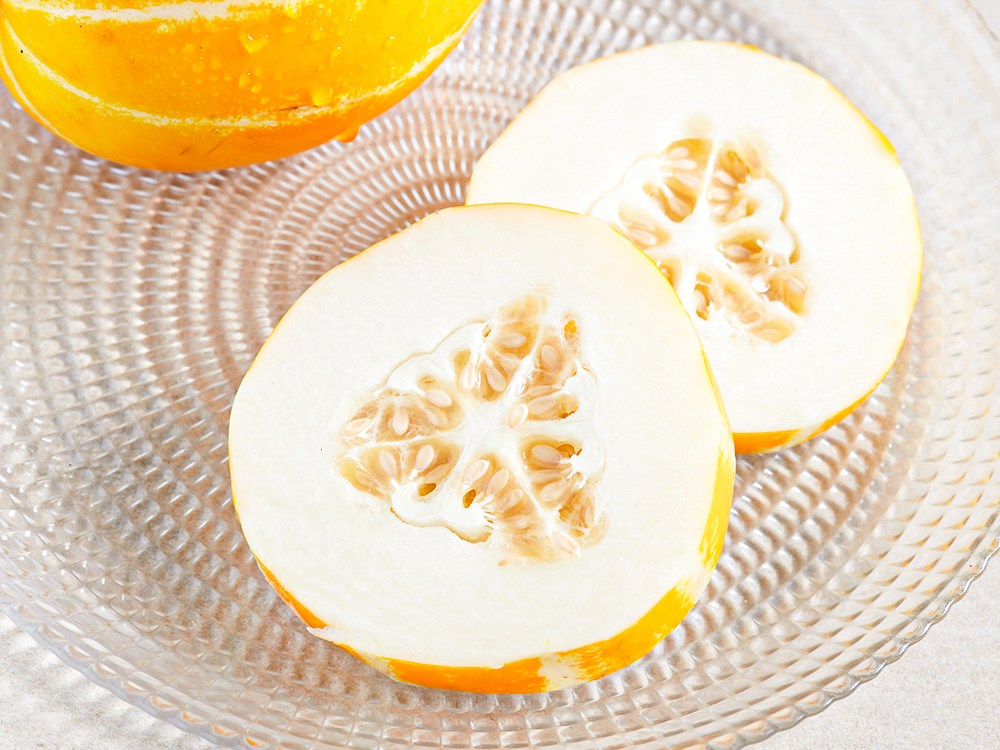 Saebyeokgyeong Sheets Seongju Mini Korean Melon , 1.5 kg(6~9 Pack ), 1 Pack (새벽경매 성주 미니참외, 1.5kg(6~9입), 1개)