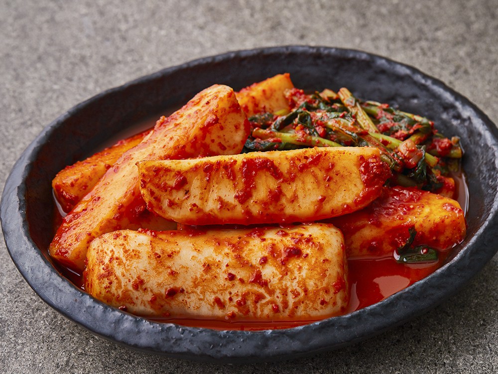 Nongsikpum Yeolmuip Chonggak Kimchi , 1.5 kg, 1 Pack (농가식품 열무잎 총각김치, 1.5kg, 1개)