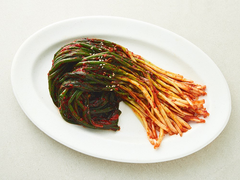 Inu Deo Flavor Na Pa Kimchi (인우 더맛나 파김치)
