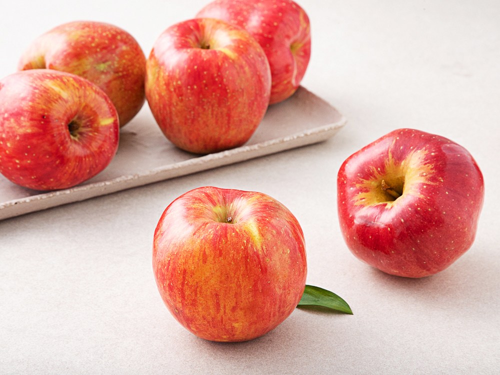 Jok Imperfect Apple , 2 kg( Raendeom ), 1 Pack (가족 못난이 사과, 2kg(랜덤과), 1개)