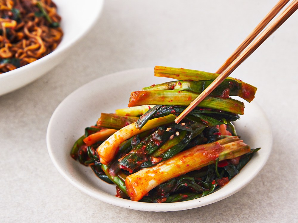 Pulmuone Jjajang Ramyun Pa Kimchi , 270 g, 1 Pack (풀무원 짜장라면 파김치, 270g, 1개)