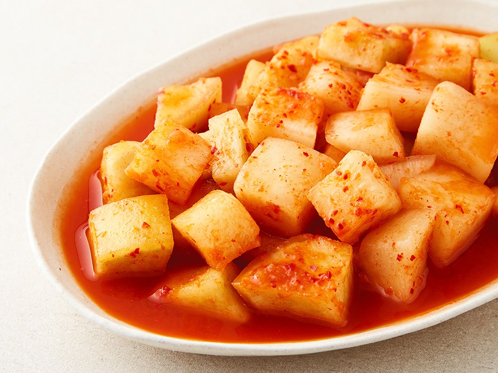 Sinyeongsikpum Jeongdameun Kimchi Spicy Kkakdugi , 1.2 kg, 1 Pack (신영식품 정담은김치 매운 깍두기, 1.2kg, 1개)