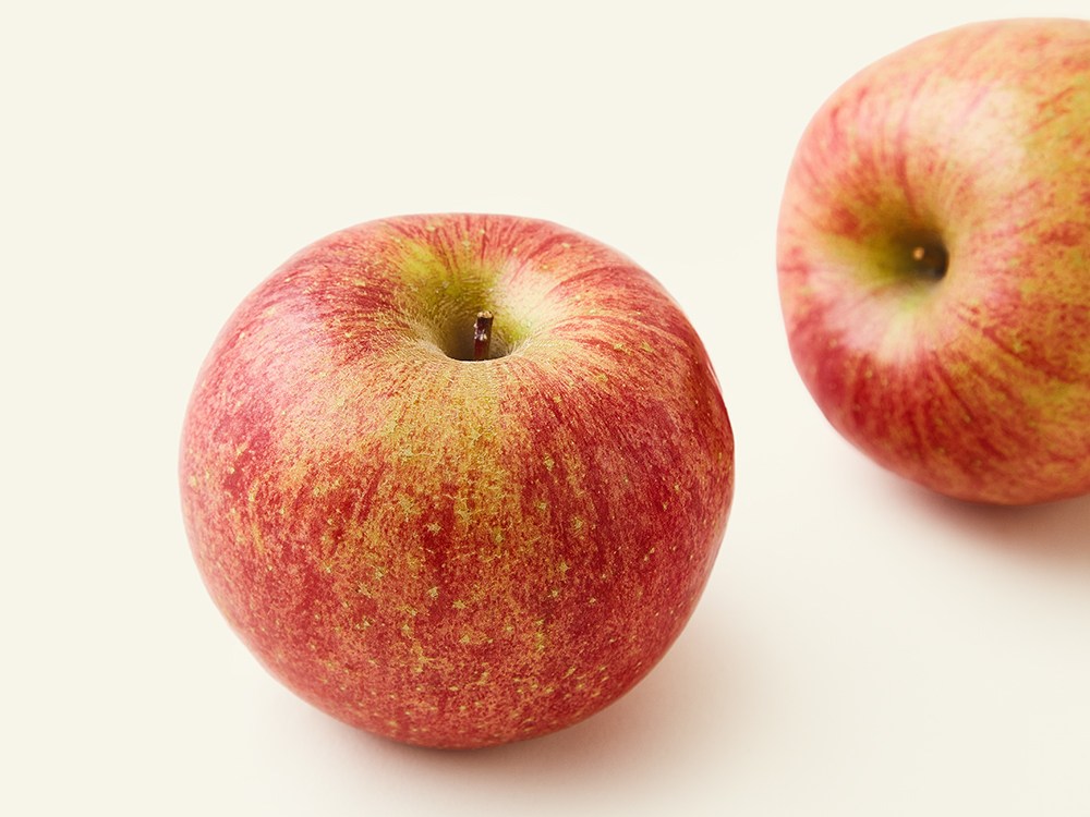 Mungyeong Nonghyup Sweetness Seonbyeol Crunchy Apple So 6~8 Pack , 1 Pack , 1.3 kg (문경농협 당도선별 아삭사과 소과 6~8입, 1개, 1.3kg)