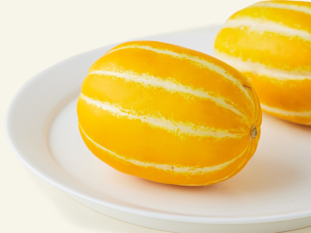 Gimcheon Silsok Korean Melon 4~ 6 Pack , 1 Pack , 1.5 kg (김천 실속 참외 4~6개입, 1개, 1.5kg)