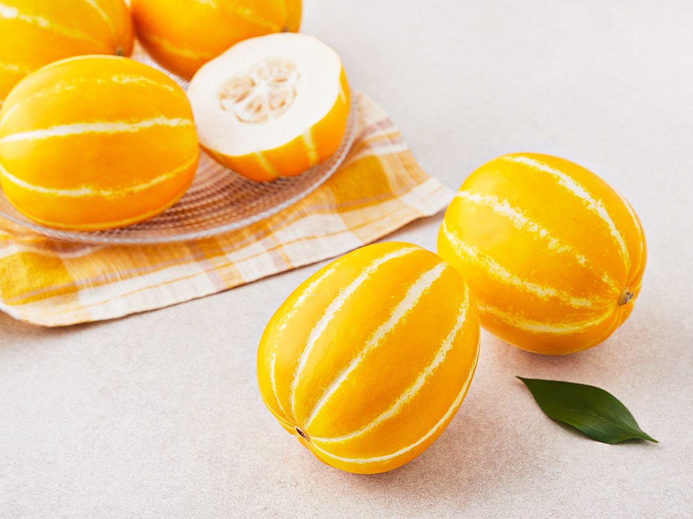 Saebyeokgyeong Sheets Seongju Mini Korean Melon , 1.5 kg(6~9 Pack ), 1 Pack (새벽경매 성주 미니참외, 1.5kg(6~9입), 1개)