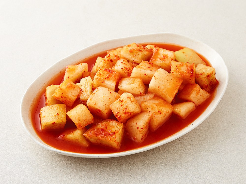 Sinyeongsikpum Jeongdameun Kimchi Spicy Kkakdugi , 1.2 kg, 1 Pack (신영식품 정담은김치 매운 깍두기, 1.2kg, 1개)