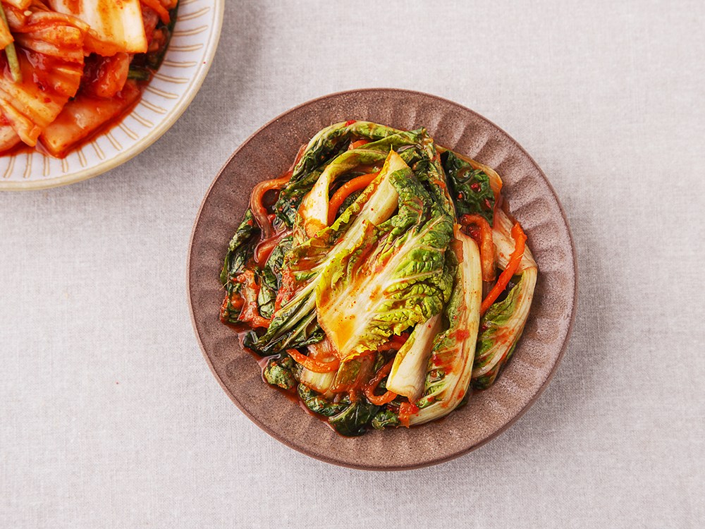 Geumja Domestic Pear Chu Mandeun Siwon Bori Eolgal Kimchi (금자네 국내산 배추로 만든 시원한 보리 얼갈이 김치)