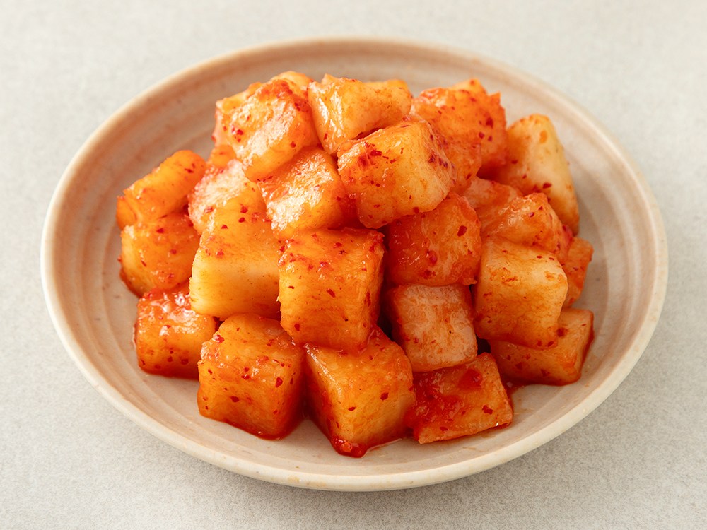 Inu Deo Flavor Na Kkakdugi Kimchi , 1 kg, 1 Pack (인우 더맛나 깍두기김치, 1kg, 1개)