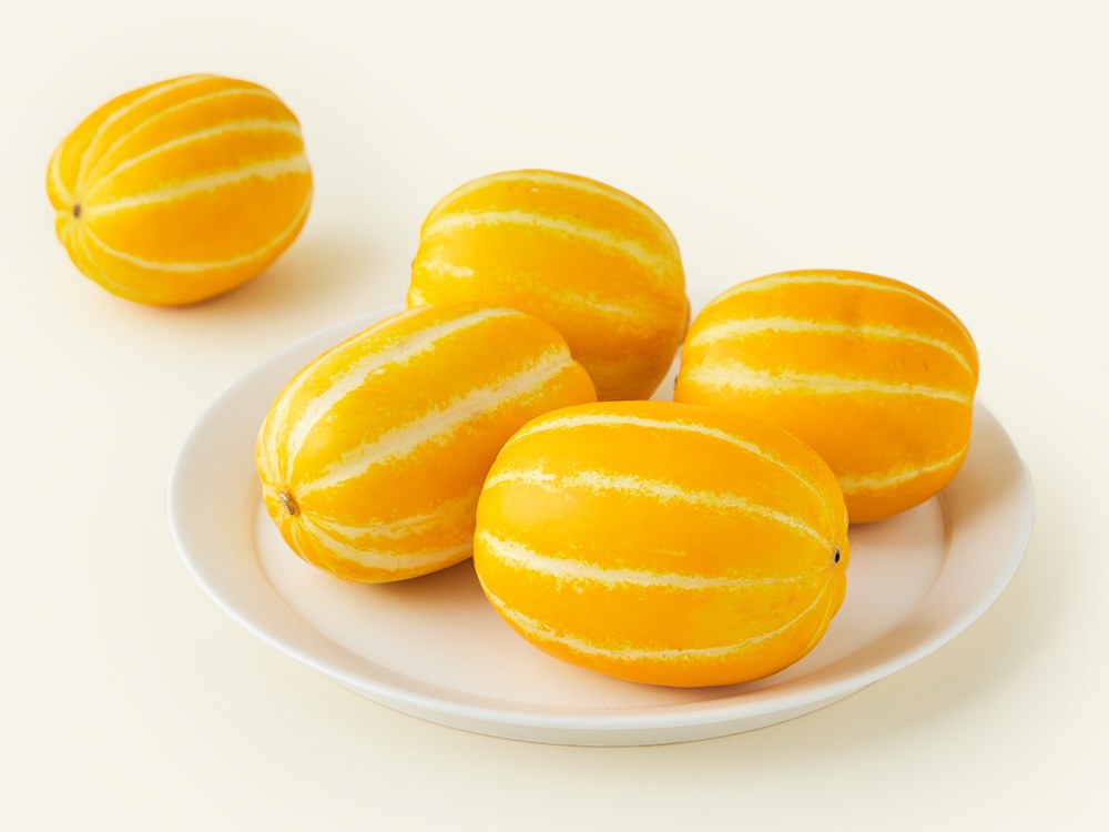 Gimcheon Silsok Korean Melon 4~ 6 Pack , 1 Pack , 1.5 kg (김천 실속 참외 4~6개입, 1개, 1.5kg)