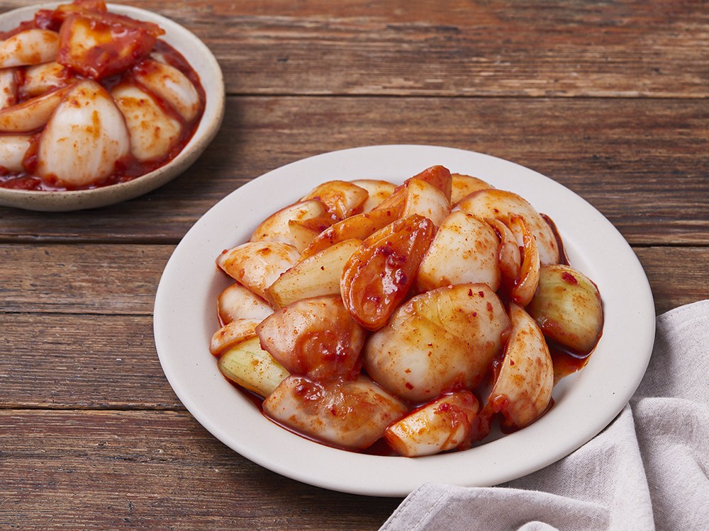 Mosan Kimchi Gatdamgeun Changnyeong Onion Kimchi , 1 kg, 1 Pack (모산김치 갓담근 창녕양파 김치, 1kg, 1개)