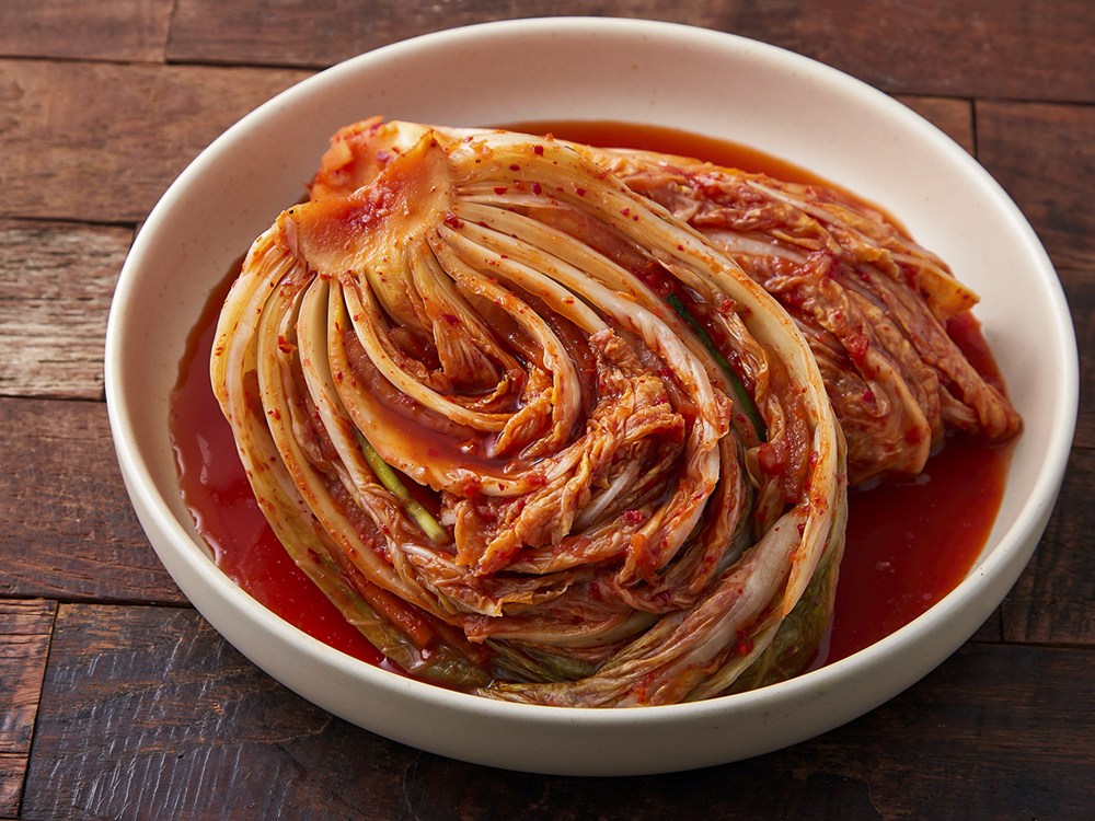 Yesodam Domestic Pear Chu Mandeun Teuk Packets Gi Kimchi , 900 g, 1 Pack (예소담 국내산 배추로 만든 특포기 김치, 900g, 1개)