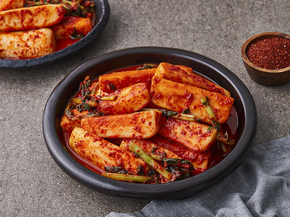 Nongsikpum Yeolmuip Chonggak Kimchi , 1.5 kg, 1 Pack (농가식품 열무잎 총각김치, 1.5kg, 1개)