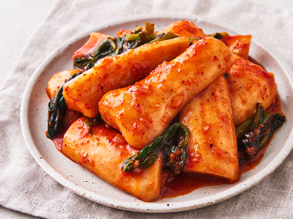 Jongga Oraeorae Tasty Chonggak Kimchi , 1 kg, 1 Pack (종가 오래오래 맛있는 총각김치, 1kg, 1개)