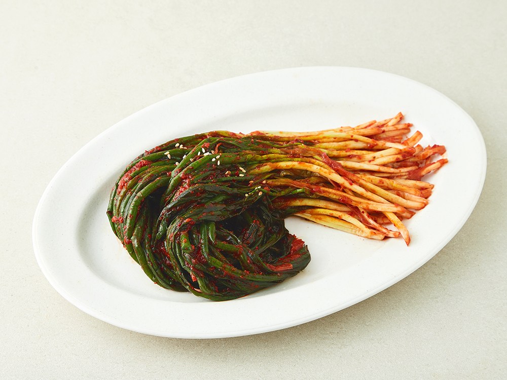 Inu Deo Flavor Na Pa Kimchi (인우 더맛나 파김치)